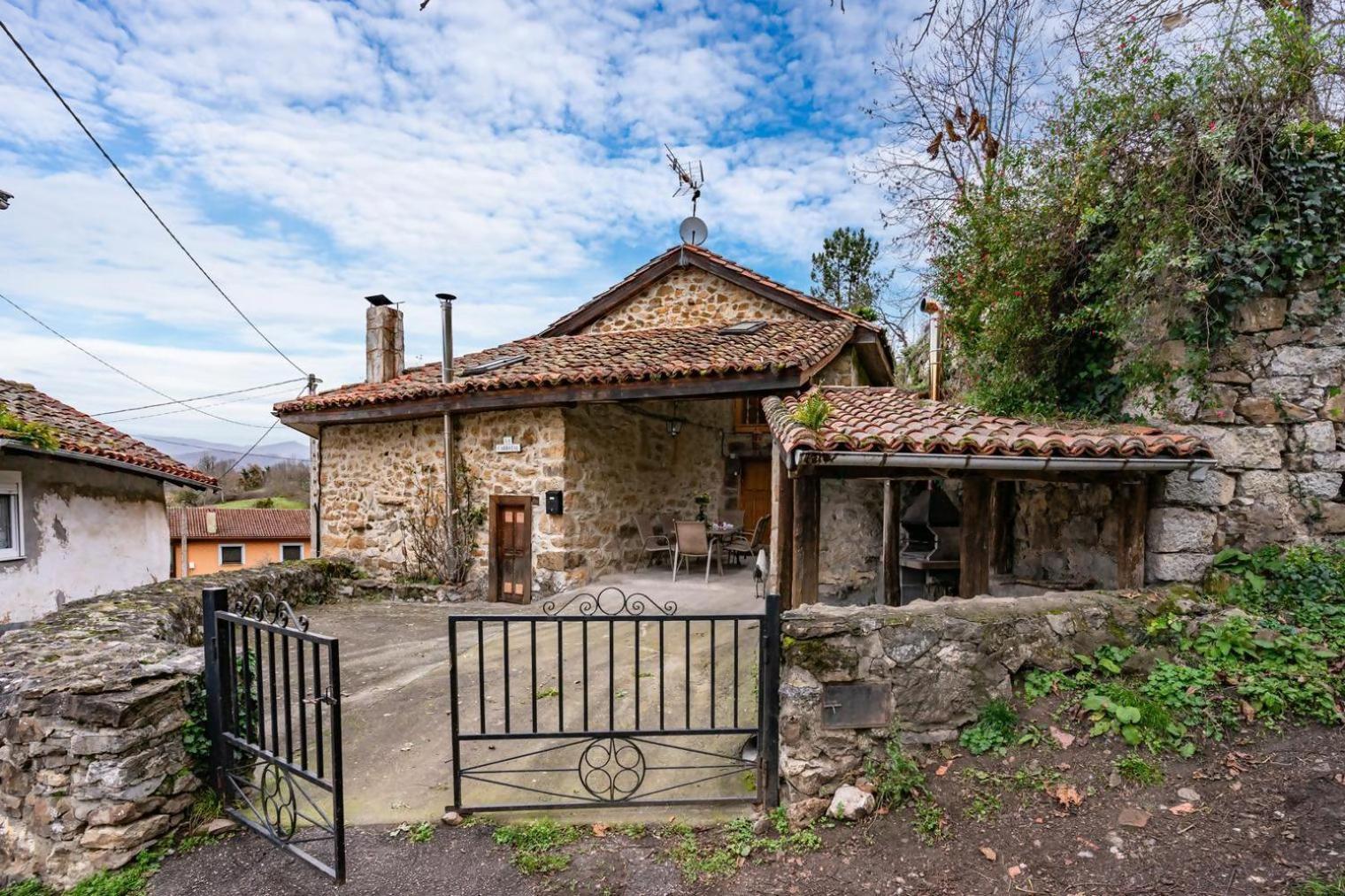 Casa Rural La Carrozal Senda Del Oso Orelleiru Esterno foto