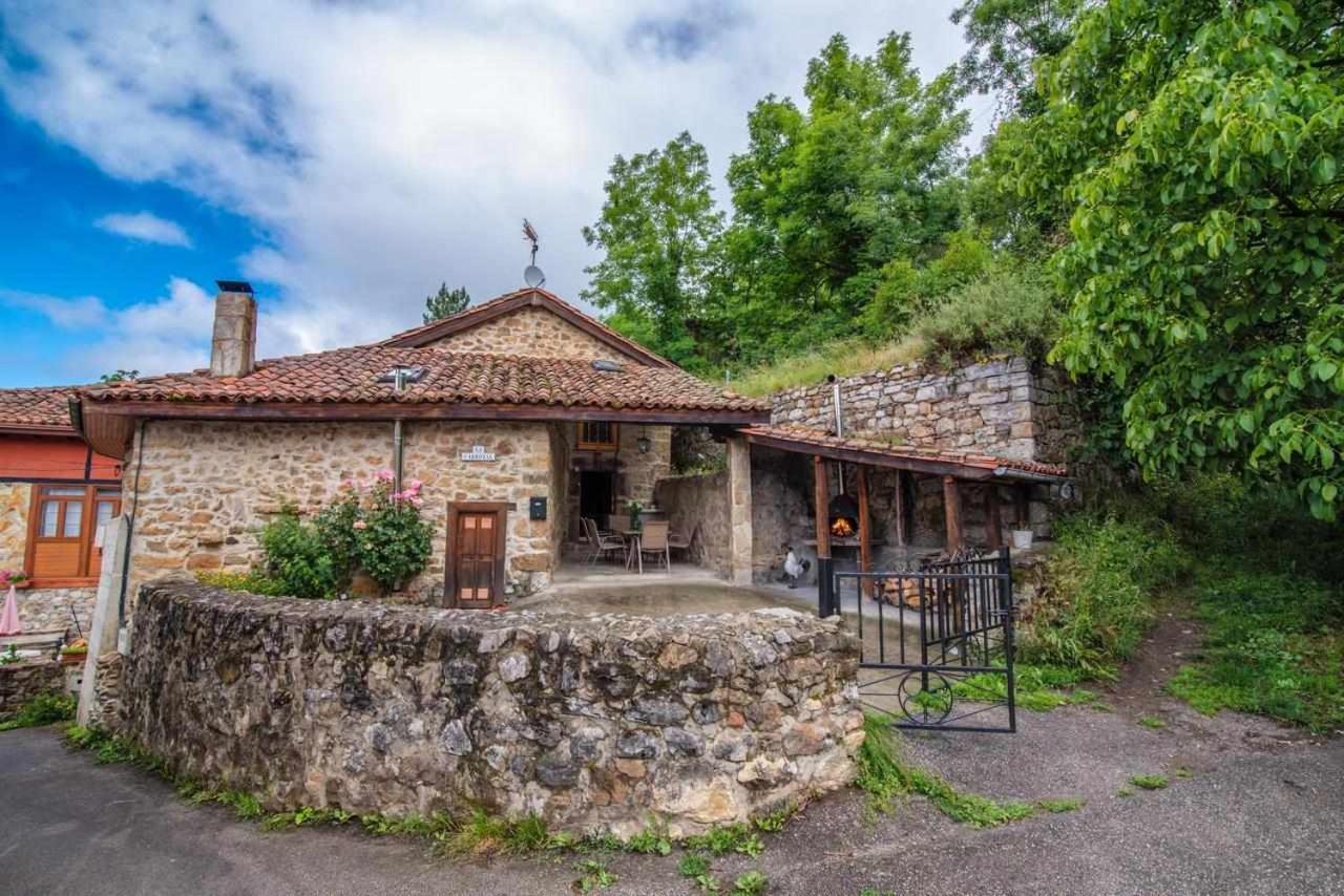 Casa Rural La Carrozal Senda Del Oso Orelleiru Esterno foto