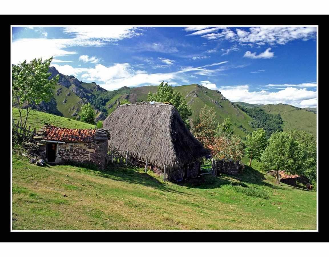 Casa Rural La Carrozal Senda Del Oso Orelleiru Esterno foto